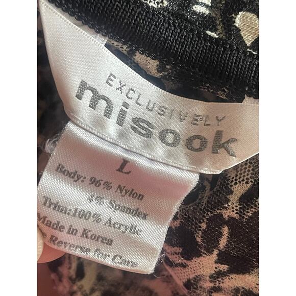 Exclusively Misook Ruffle Top - Picture 8 of 9